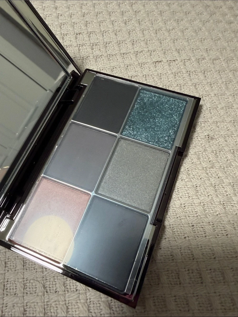 6-Shade Women’s Eyeshadow Palette — Teal, Silver, Peach & Charcoal
